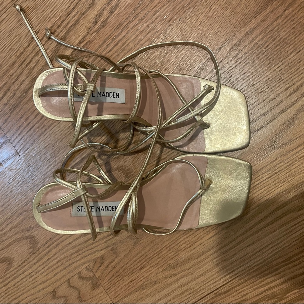 Steve Madden gold heals size 7